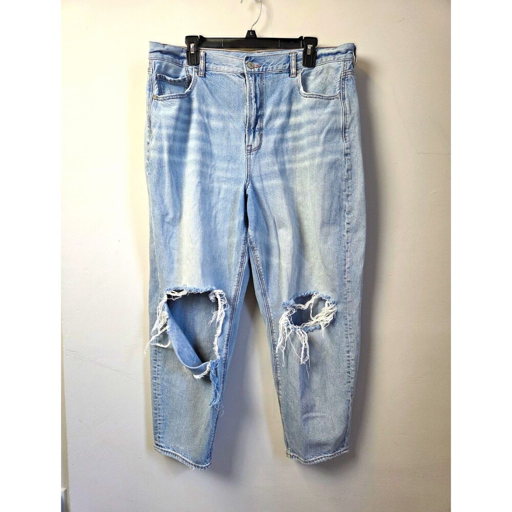 American Eagle Light Wash High Rise Mom Jeans Size 18